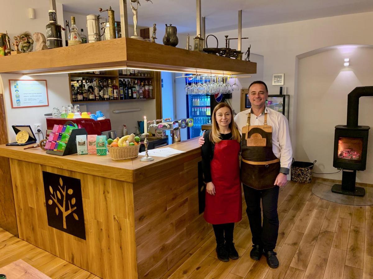 Penzion A Restaurace 14 Hostinne  ภายนอก รูปภาพ
